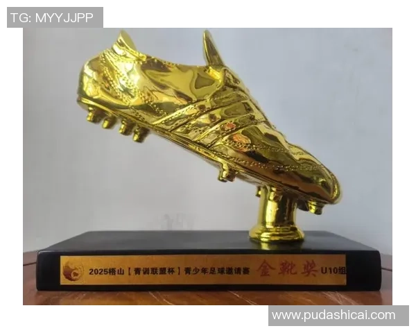 金属质感演绎绿茵荣耀全新足球球星卡典藏珍品 金属质感演绎绿茵荣耀全新足球球星卡典藏珍品