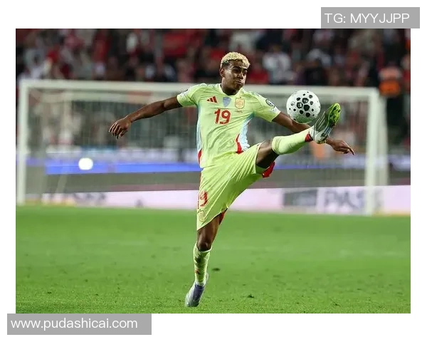 天才球员菲利克斯:从青训之星到世界级足球巨星的蜕变之路 天才球员菲利克斯:从青训之星到世界级足球巨星的蜕变之路